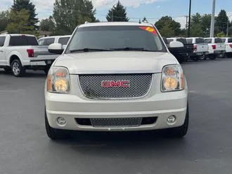 2013 GMC Yukon XL photo 2