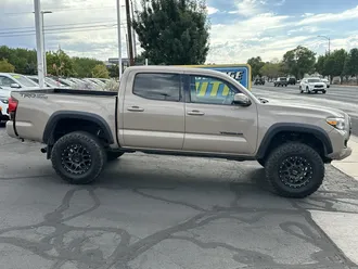 2018 Toyota Tacoma photo 2