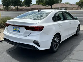 2023 Kia Forte photo 3