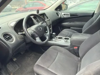 2015 Nissan Pathfinder photo 3