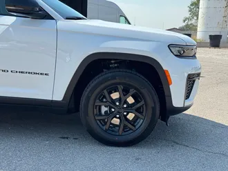 2026 Jeep Grand Cherokee photo 3