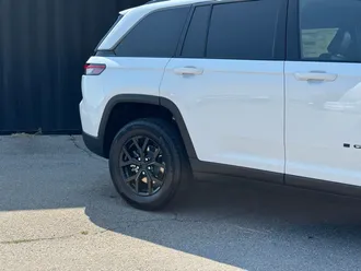 2026 Jeep Grand Cherokee photo 4