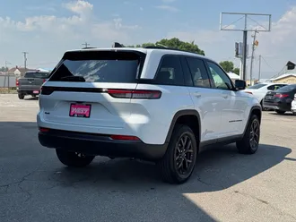 2026 Jeep Grand Cherokee photo 6