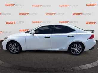 2020 Lexus IS photo 2