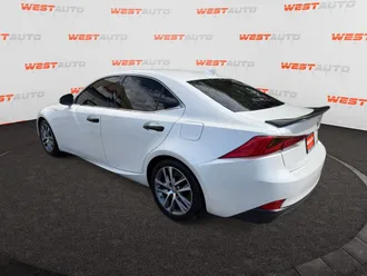 2020 Lexus IS photo 3