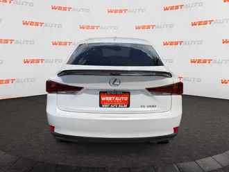 2020 Lexus IS photo 4
