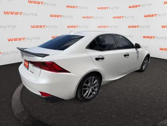 2020 Lexus IS photo 5