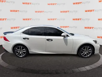 2020 Lexus IS photo 6