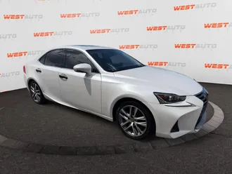 2020 Lexus IS photo 7