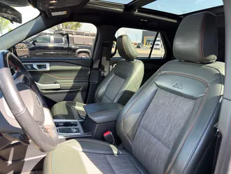 2022 Ford Explorer photo 7