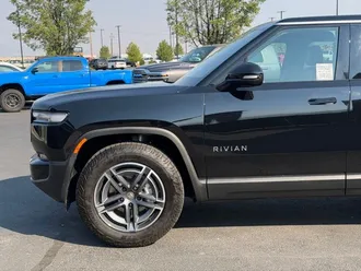 2025 Rivian R1S photo 7