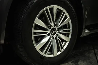 2019 INFINITI QX80 photo 3