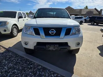 2018 Nissan Frontier Crew Cab photo 3