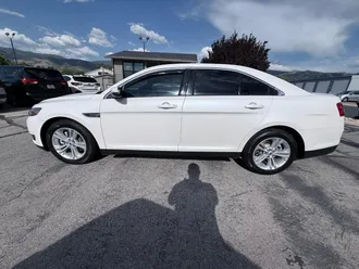 2018 Ford Taurus photo 2