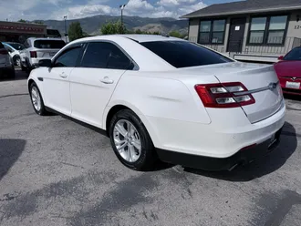 2018 Ford Taurus photo 3