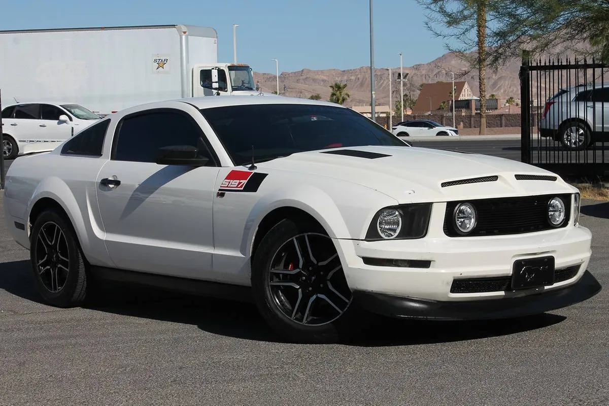 2007 Ford Mustang V6 Premium 2dr Fastback