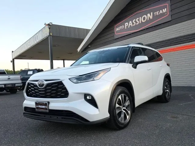 2021 Toyota Highlander XLE Sport Utility 4D