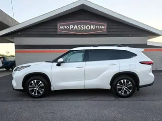 2021 Toyota Highlander photo 2