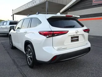 2021 Toyota Highlander photo 3