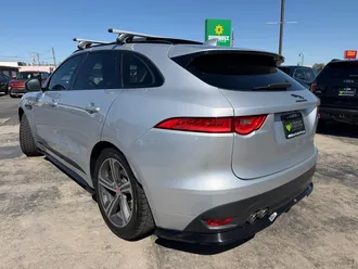 2017 Jaguar F-Pace photo 3