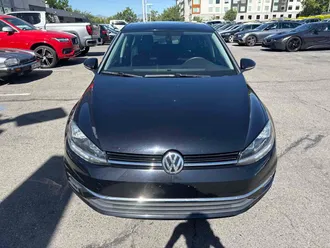 2020 Volkswagen Golf photo 3