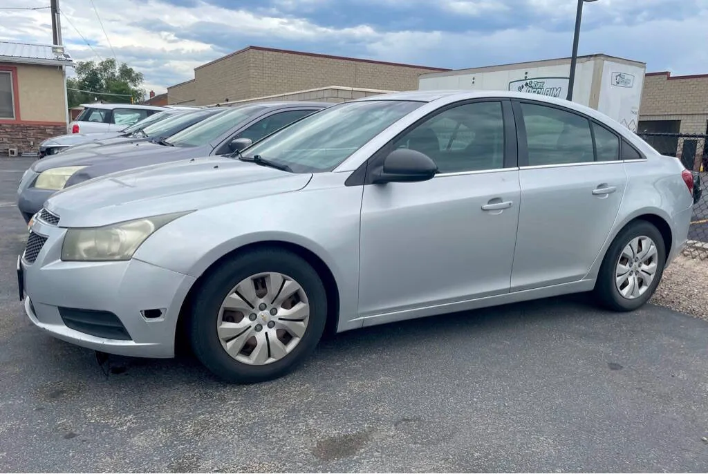 2012 Chevrolet Cruze LS 4dr Sedan