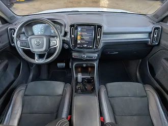 2019 Volvo XC40 T5 R-Design photo 3