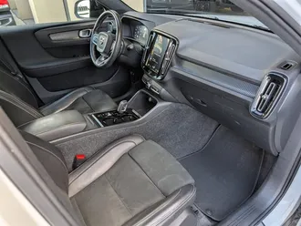 2019 Volvo XC40 T5 R-Design photo 4