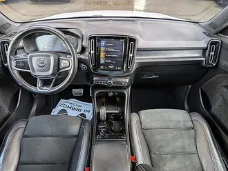 2019 Volvo XC40 T5 R-Design photo 3
