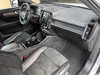 2019 Volvo XC40 T5 R-Design photo 4