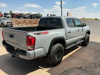 2019 Toyota Tacoma TRD Off-Road photo 3