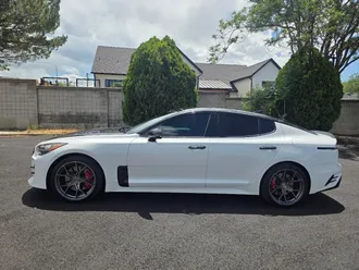 2020 Kia Stinger photo 2