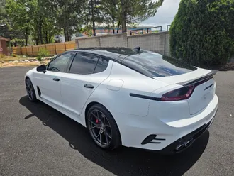 2020 Kia Stinger photo 3