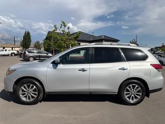 2016 Nissan Pathfinder photo 3