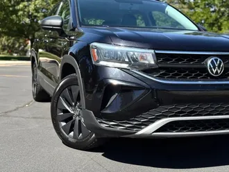 2022 Volkswagen Taos photo 2