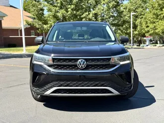 2022 Volkswagen Taos photo 3