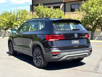 2022 Volkswagen Taos photo 3