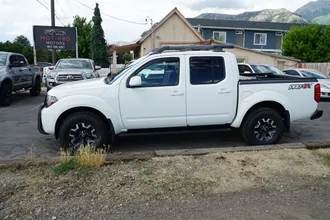 2016 Nissan Frontier Crew Cab photo 2