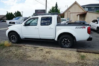 2016 Nissan Frontier Crew Cab photo 3