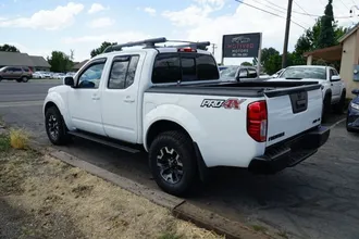 2016 Nissan Frontier Crew Cab photo 4
