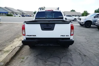 2016 Nissan Frontier Crew Cab photo 5