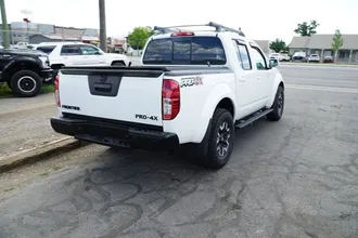 2016 Nissan Frontier Crew Cab photo 6
