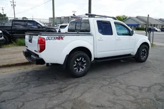 2016 Nissan Frontier Crew Cab photo 7