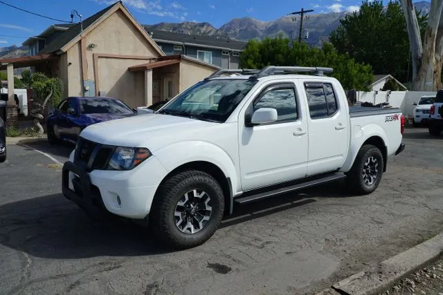 2016 Nissan Frontier Crew Cab PRO-4X Pickup 4D 5 ft