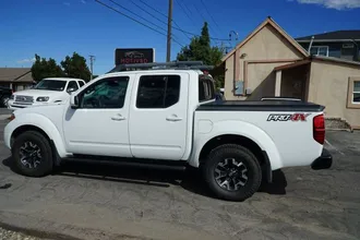 2016 Nissan Frontier Crew Cab photo 4