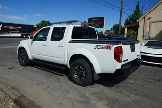 2016 Nissan Frontier Crew Cab photo 5
