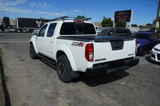 2016 Nissan Frontier Crew Cab photo 6