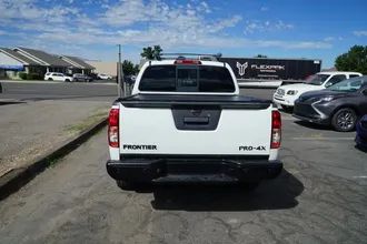 2016 Nissan Frontier Crew Cab photo 7