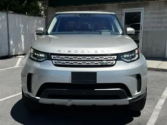 2017 Land Rover Discovery HSE Luxury photo 2