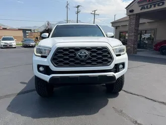 2019 Toyota Tacoma Double Cab photo 2